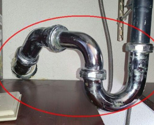 More creative plumbing, by a plumber who does not understand gravity.